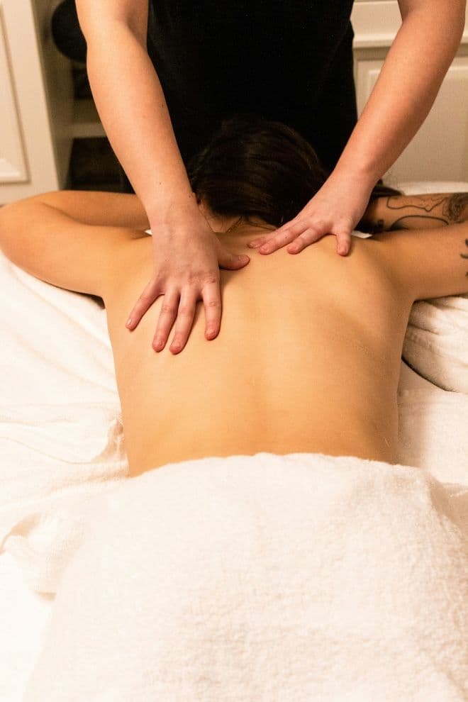 massage femme dos détente récupération
